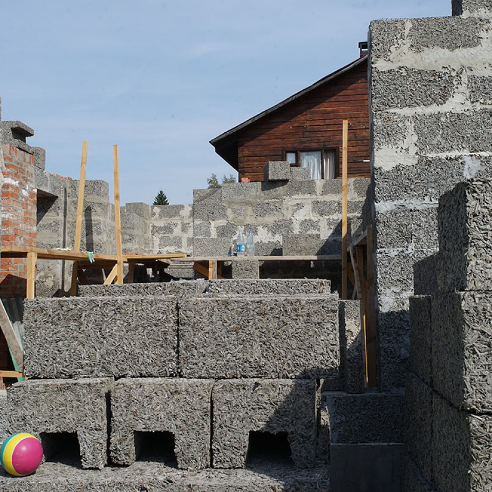 Возведение стен и перемычек первого этажа