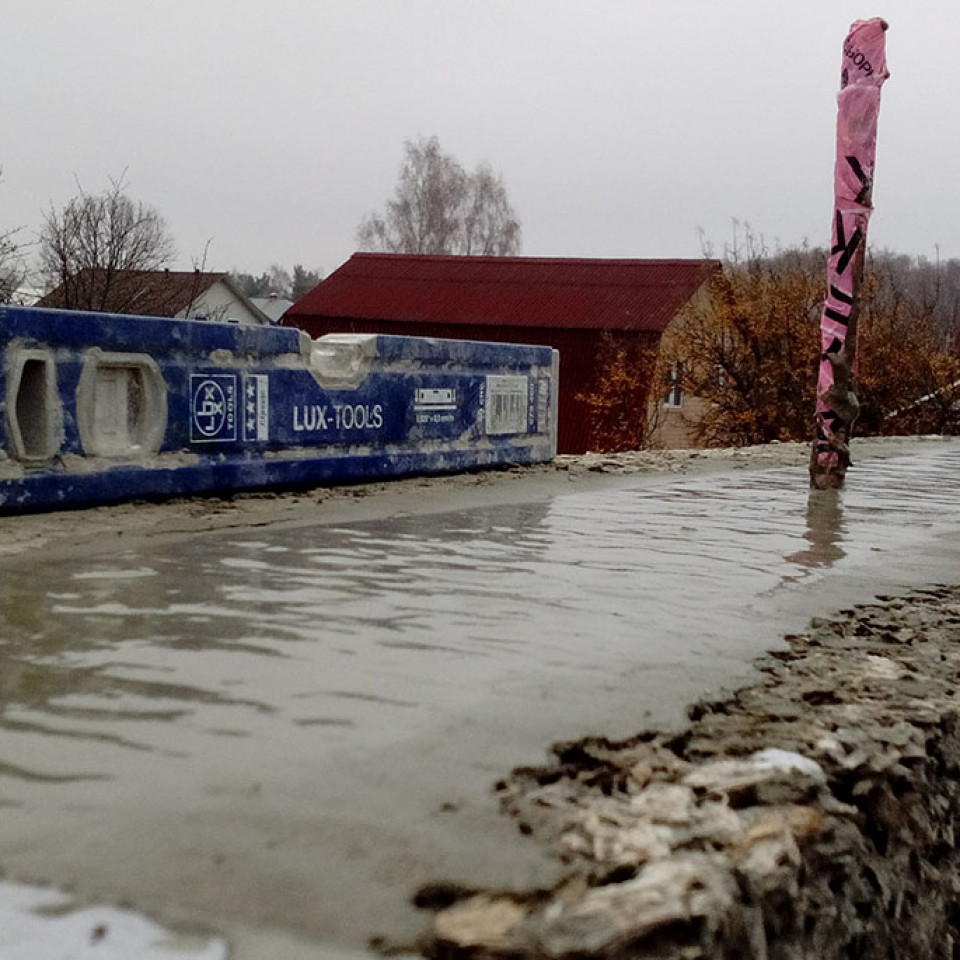 Устройство армопояса со шпильками для мауэрлата