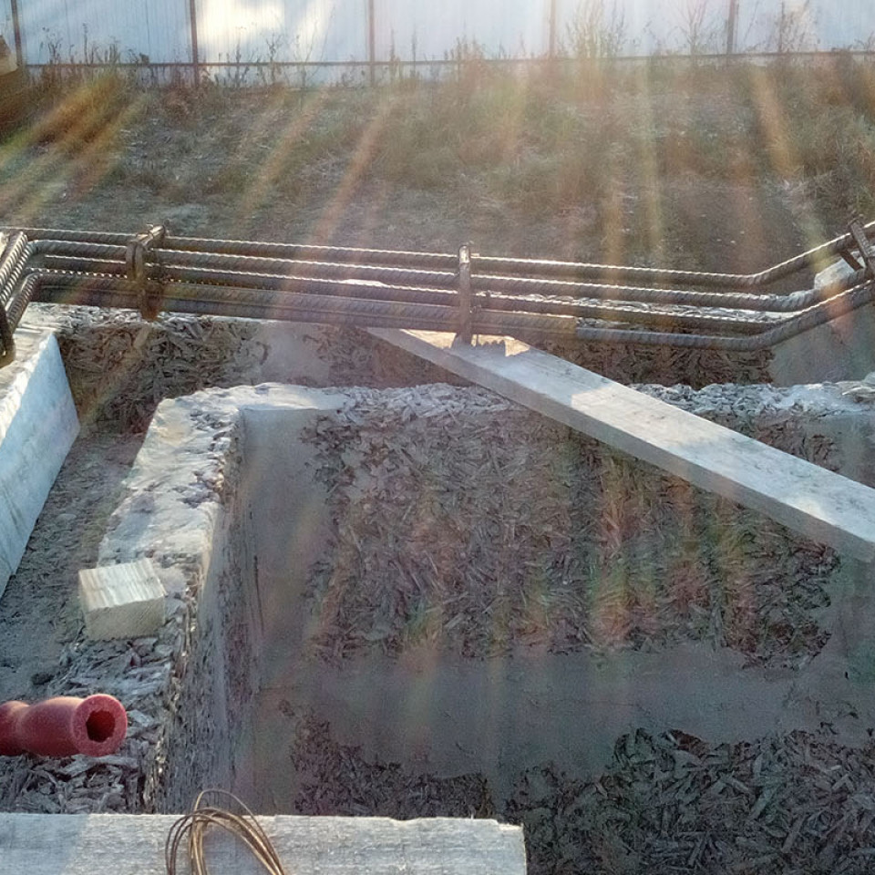 Устройство объединенного армопояса мансардного этажа