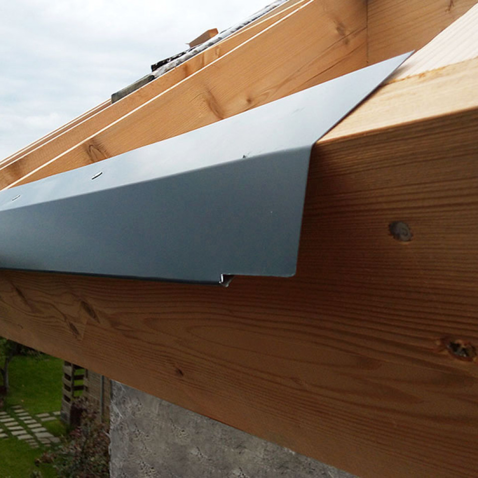 Монтаж карнизной планки (капельника, отлива)