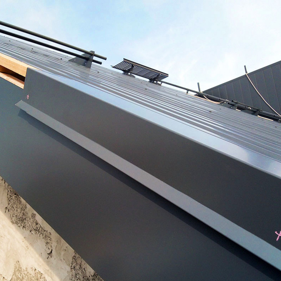 Обшивка металлом торцевых (лобовых) досок кровли