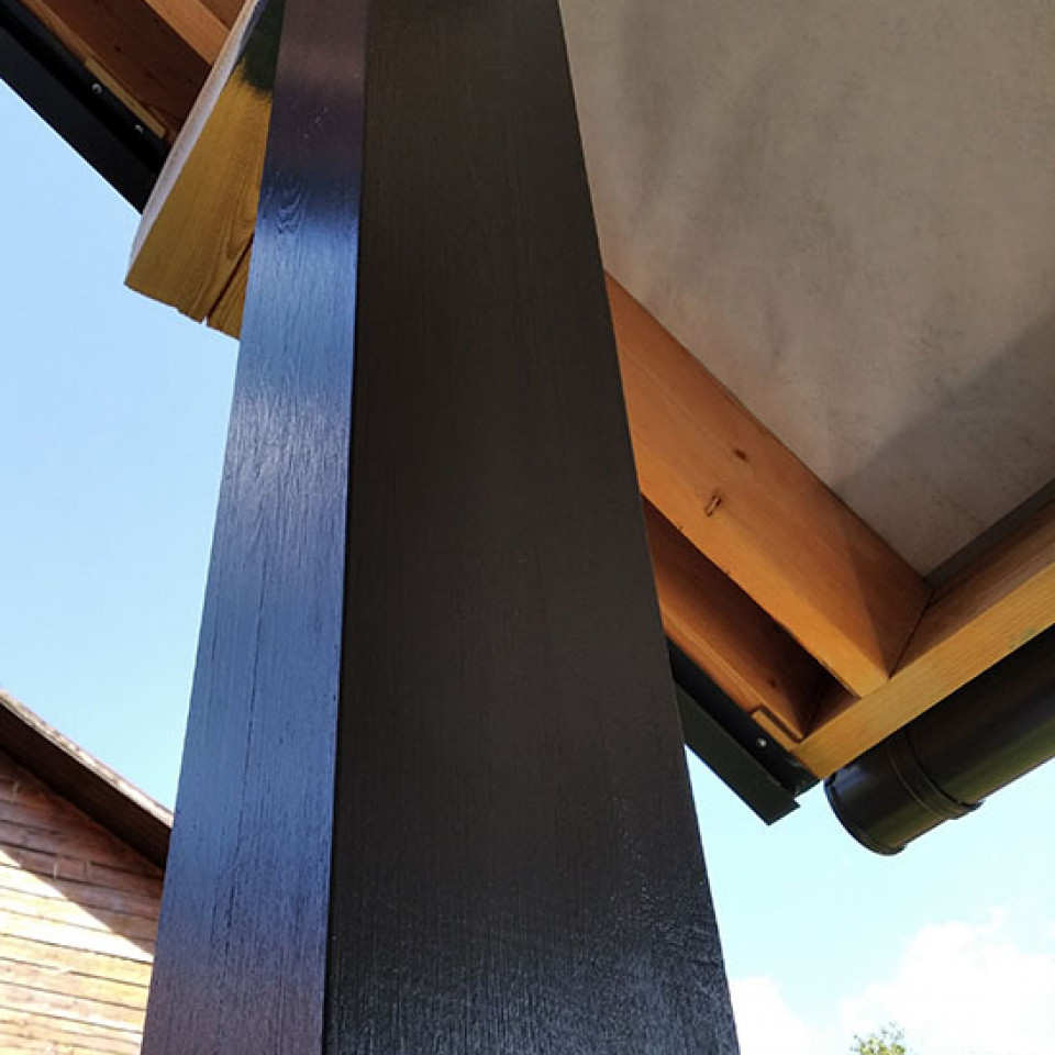 Покраска деревянных фасадных конструкций