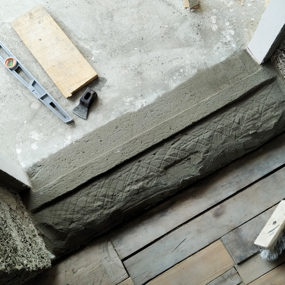 Устройство чернового входного порога из раствора