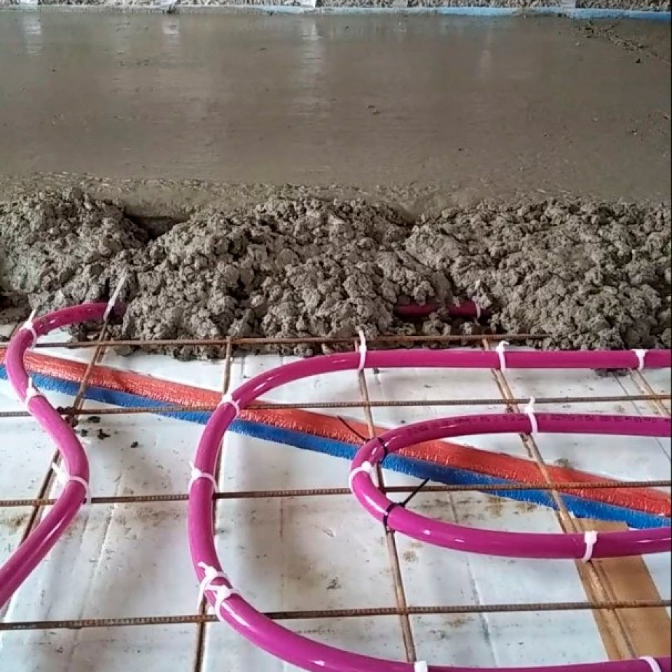 Заливка стяжки с теплым полом в ванной комнате