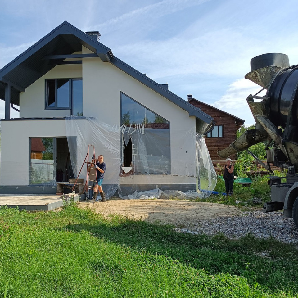 Заливка стяжки теплого пола в кухне гостиной и коридоре