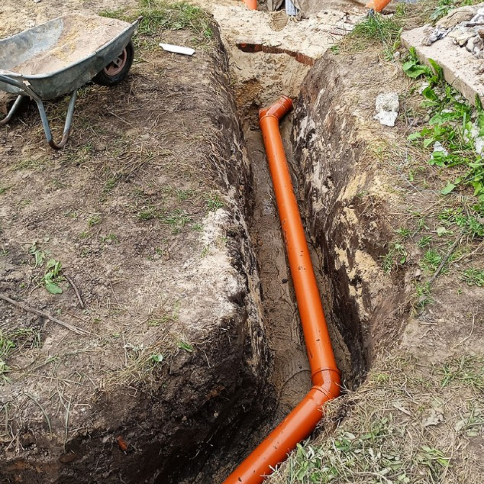 Монтаж ливневой канализации частного дома из труб ПВХ
